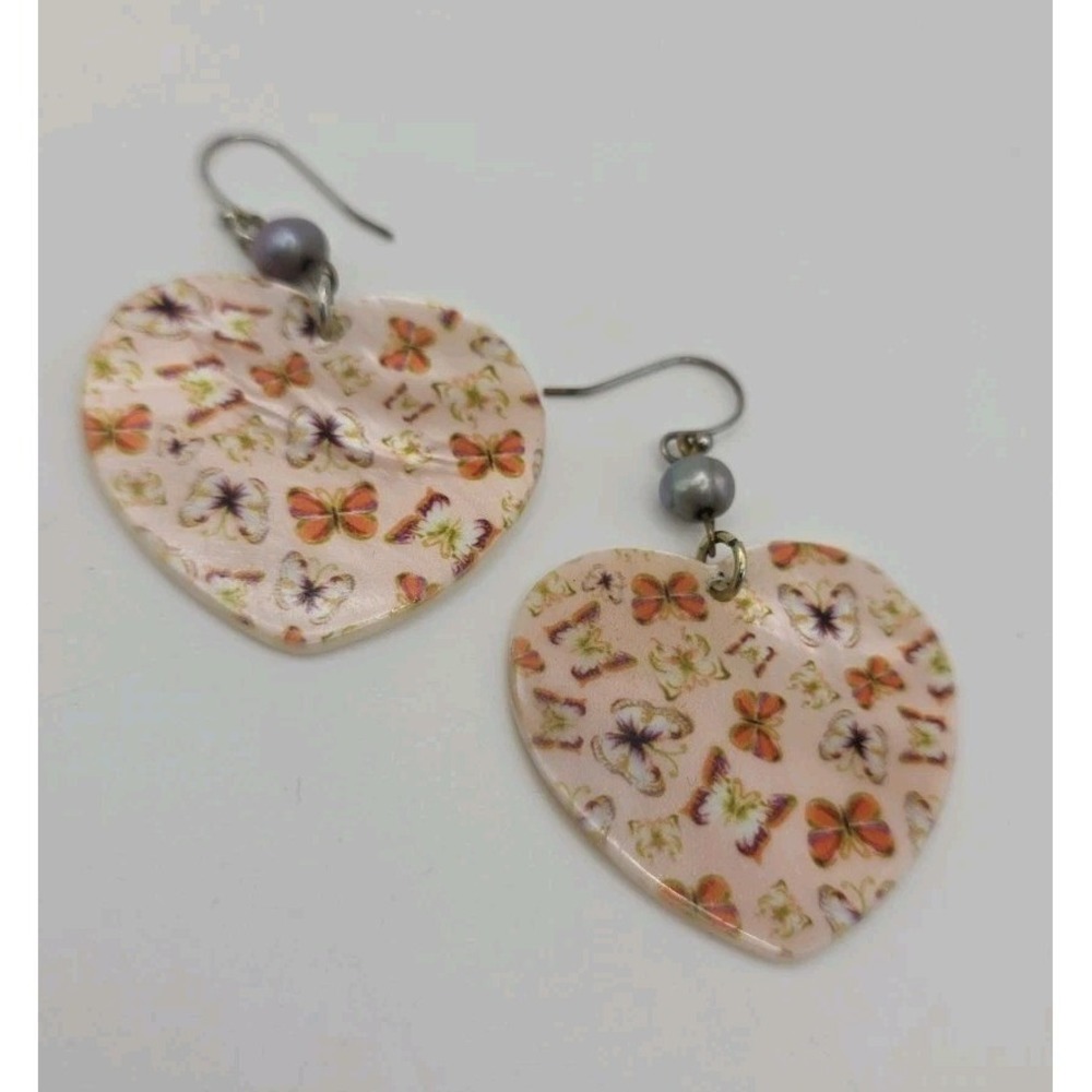 Vintage Heart Shaped Mother Of Pearl Shell Dangle Earrings Butterfly Pattern - Picture 12 of 13